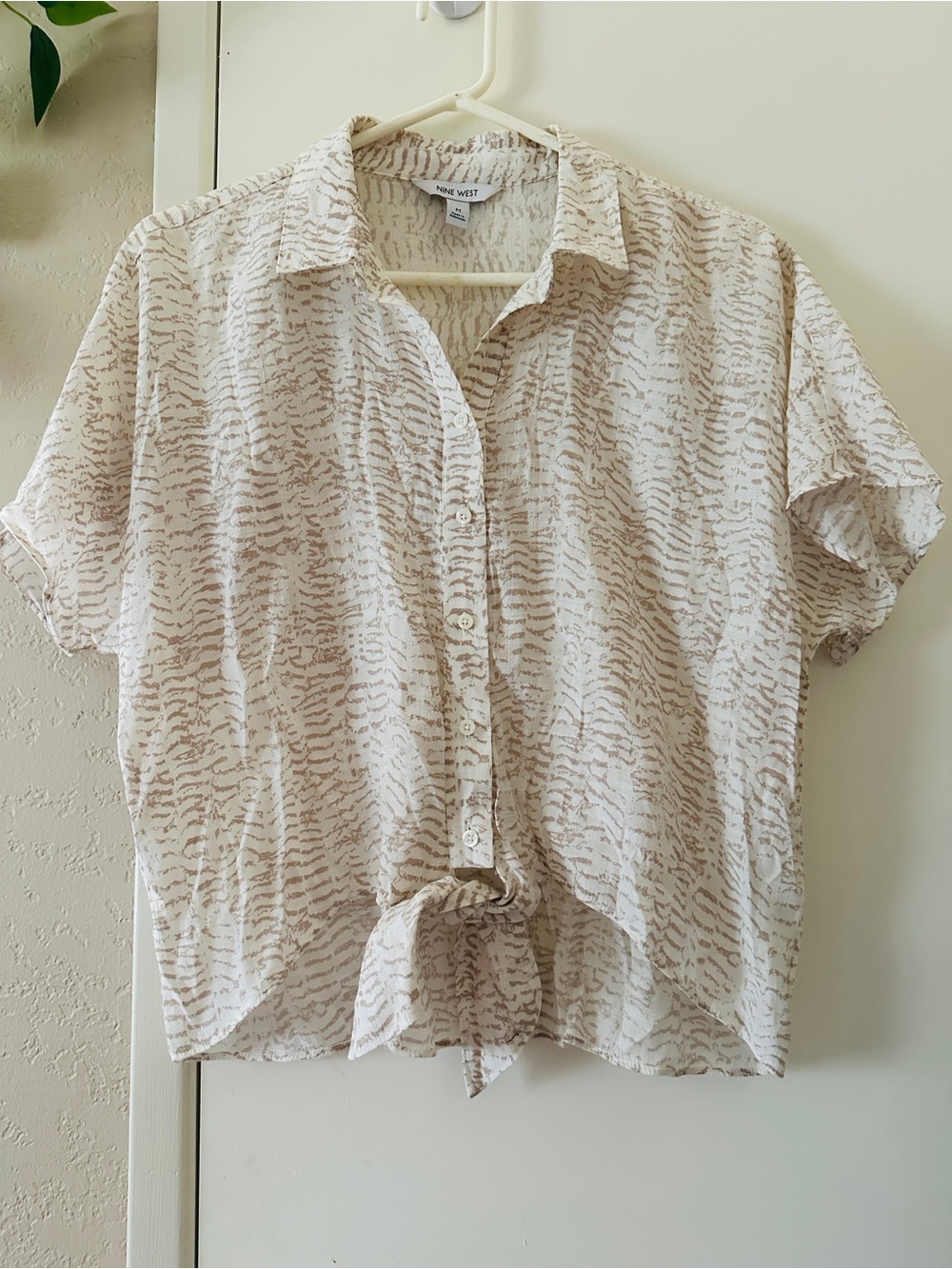 Nine West Short Sleeve Button-Front Hem Shirt- Size Medium white &beige